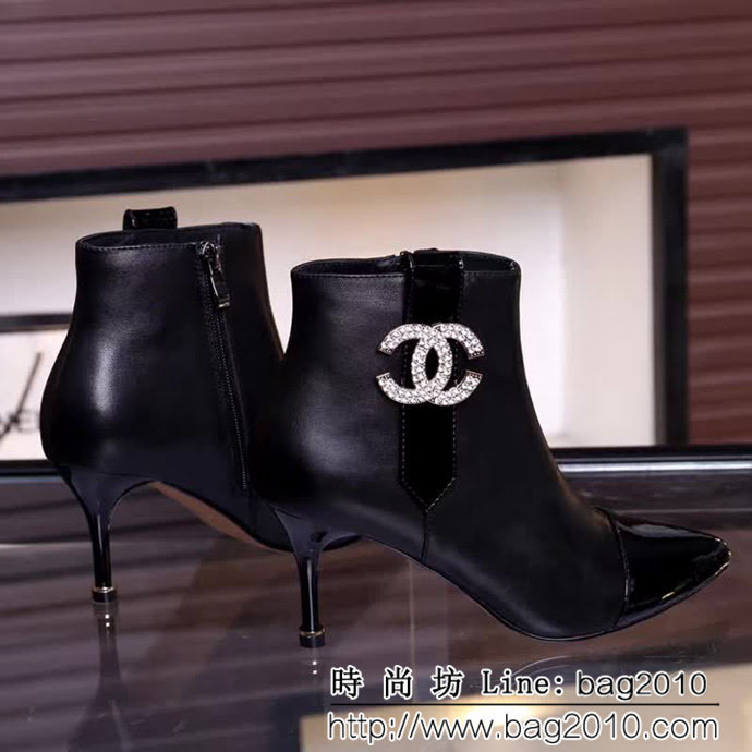 CHANEL香奈兒 經典款 牛皮+漆皮 專櫃 高跟時尚短靴 QZS2494